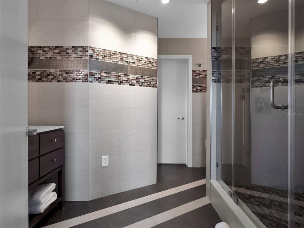 525 E Jackson Street - Photo 16