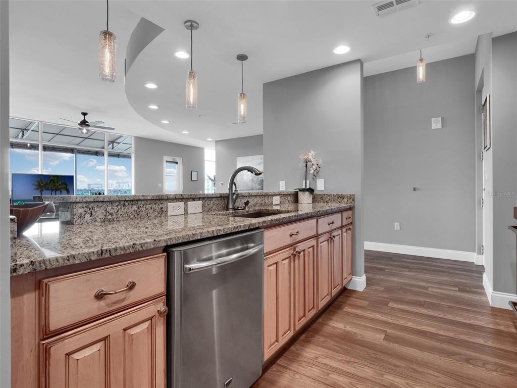 525 E Jackson Street - Photo 27
