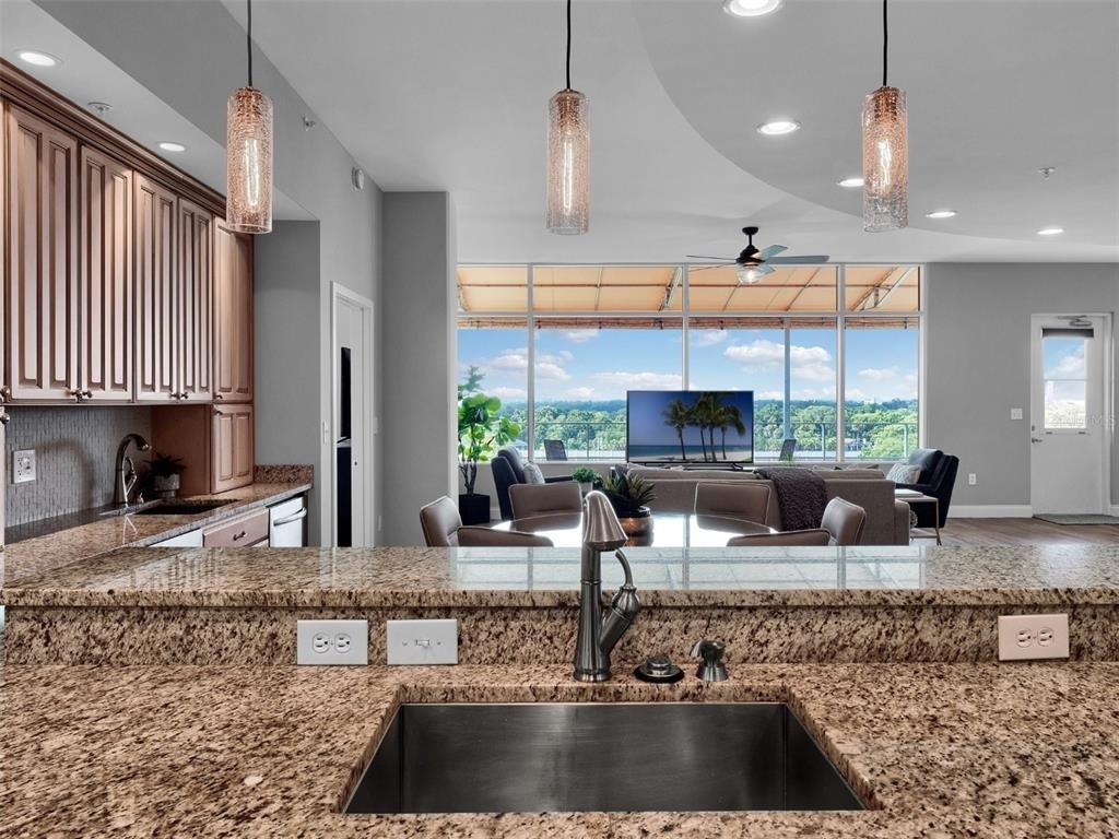 525 E Jackson Street - Photo 8