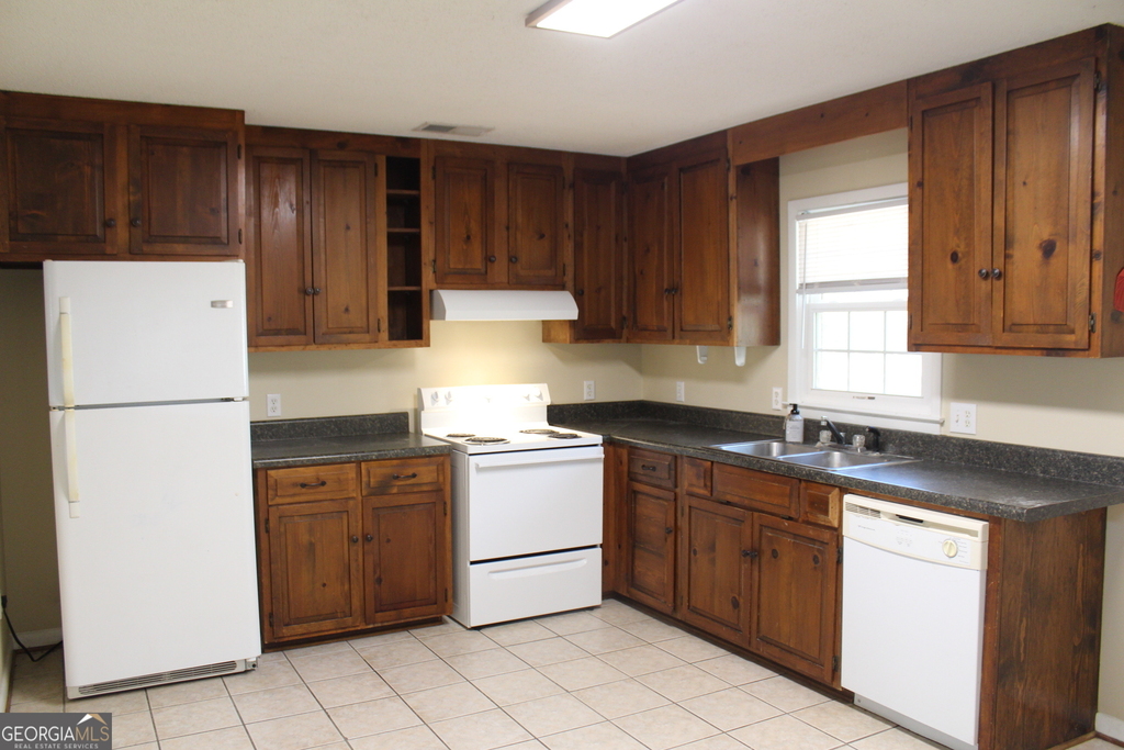 128 Sandy Way - Photo 2