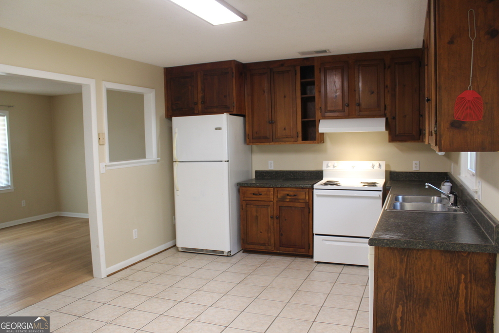 128 Sandy Way - Photo 1