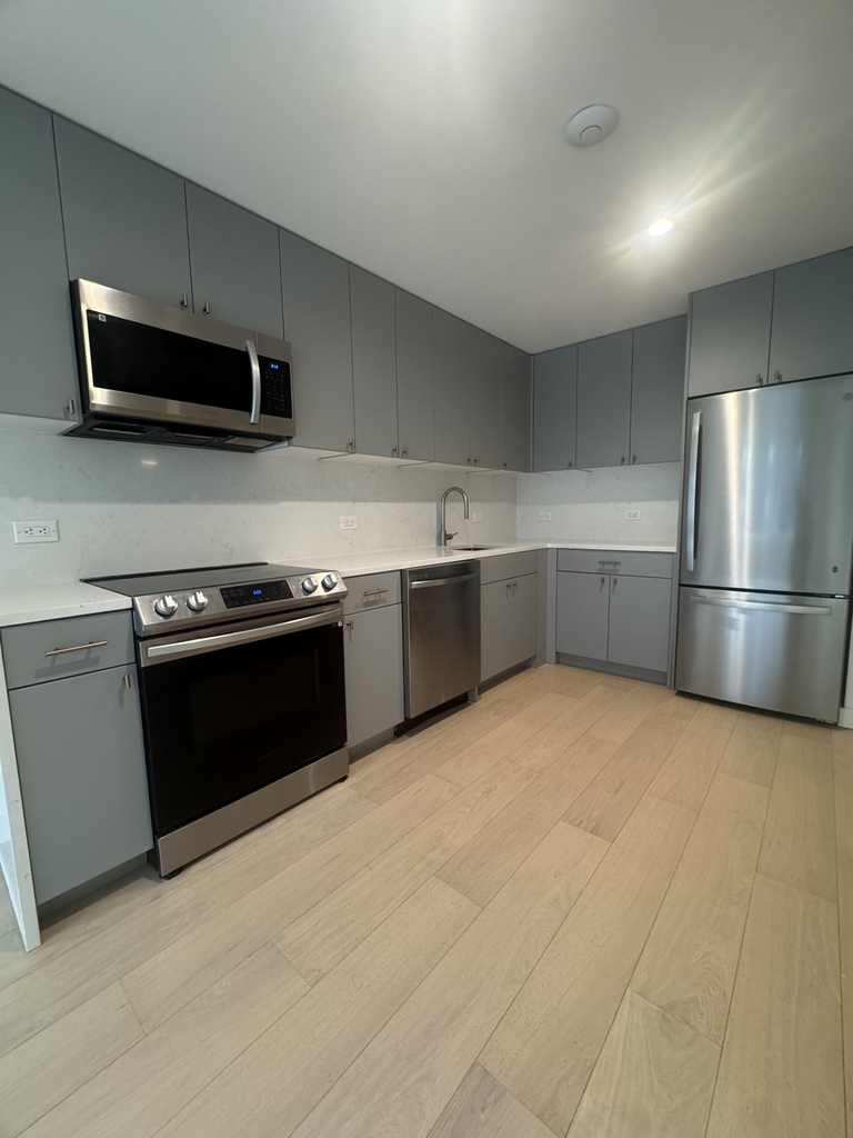 445 Gerard Avenue - Photo 3