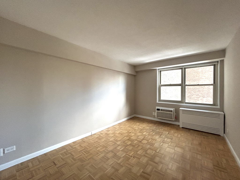 Greenwich Street - Photo 8