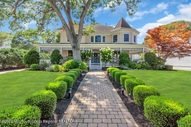 2107 3rd Avenue - Photo 1