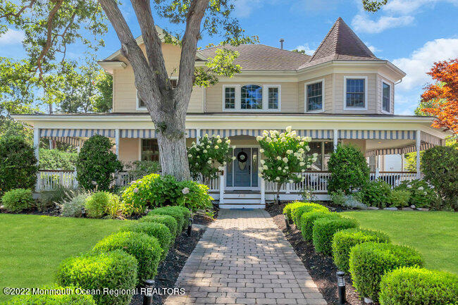 2107 3rd Avenue - Photo 0