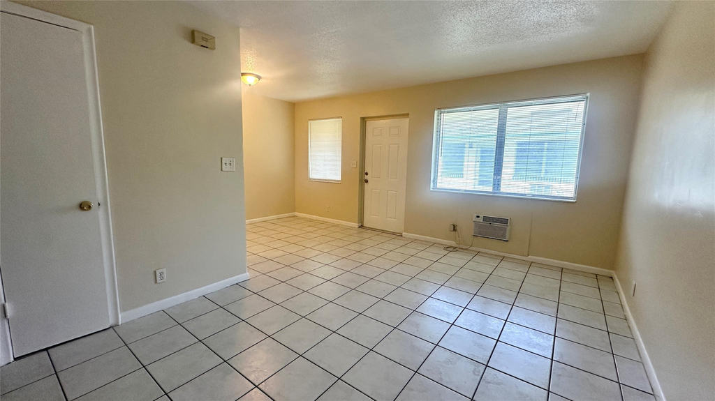 717 Se 16th Street - Photo 2