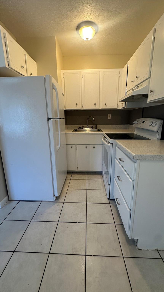 717 Se 16th Street - Photo 1