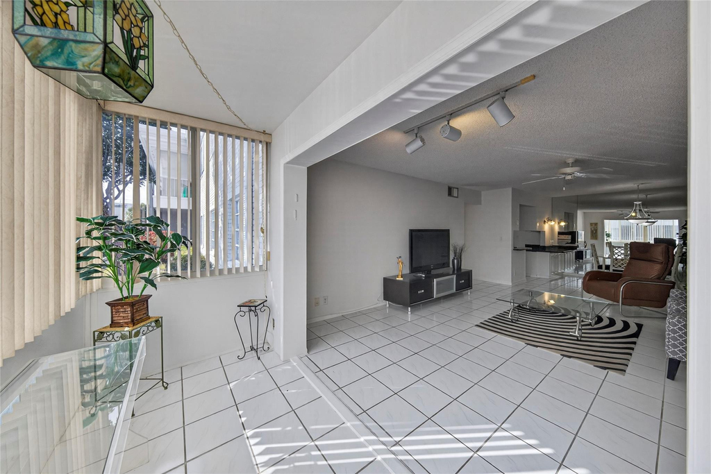 6253 Bay Club Drive - Photo 7