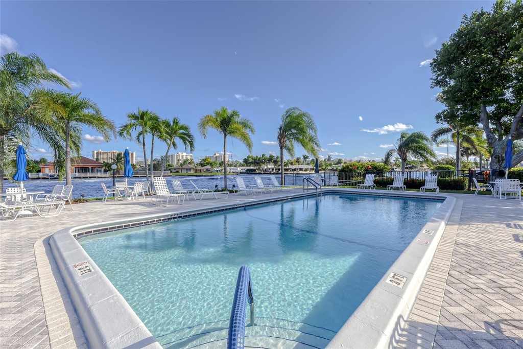 6253 Bay Club Drive - Photo 32
