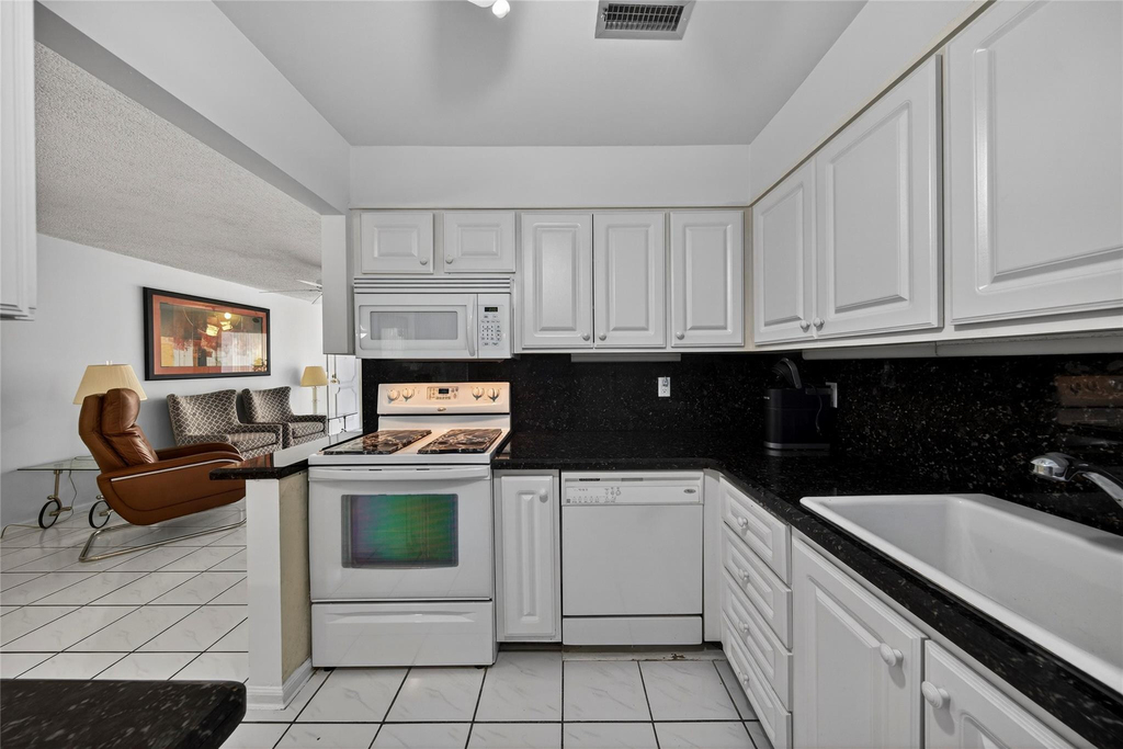 6253 Bay Club Drive - Photo 9