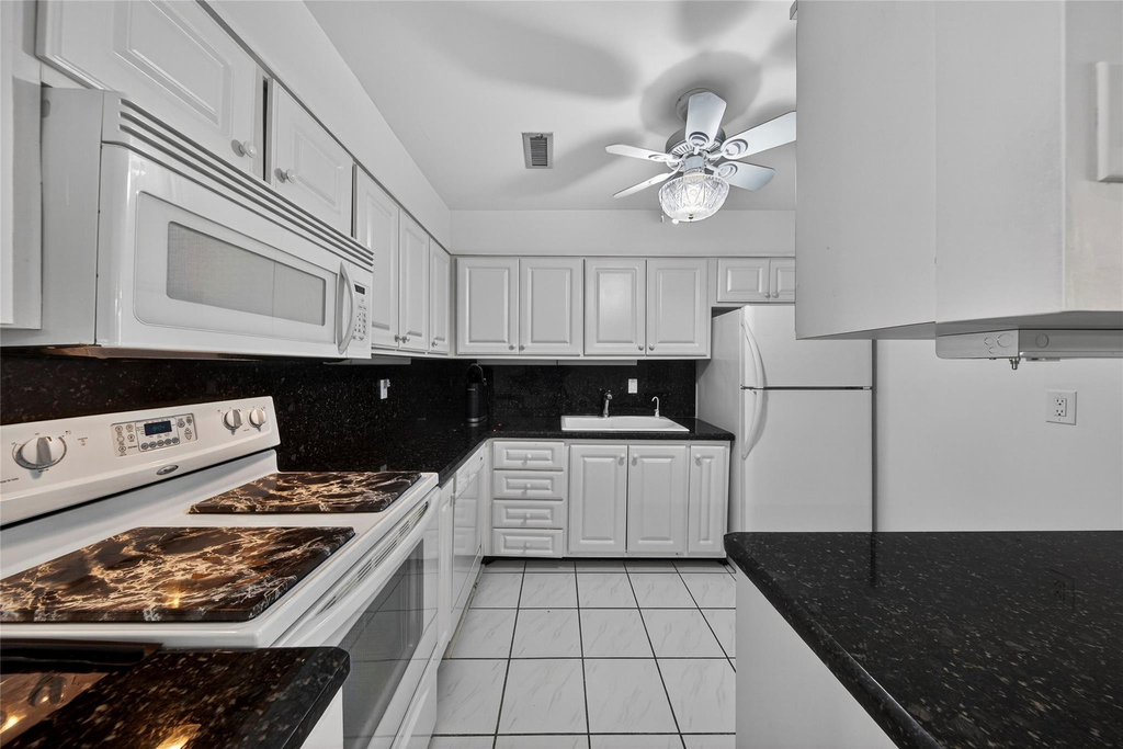 6253 Bay Club Drive - Photo 12