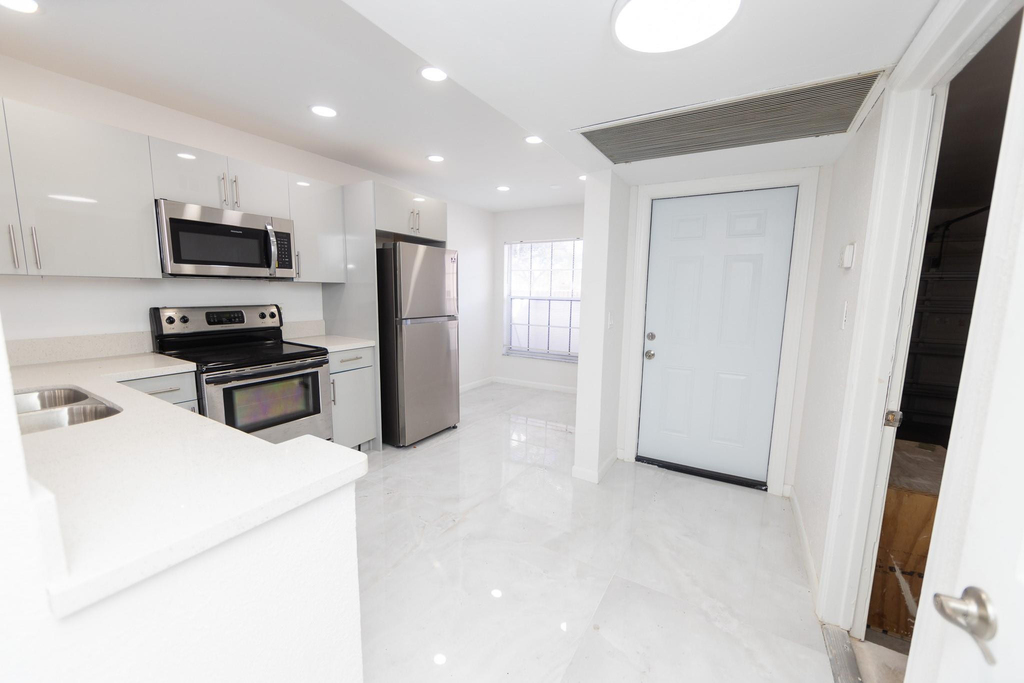 8939 Nw 23rd Street - Photo 31