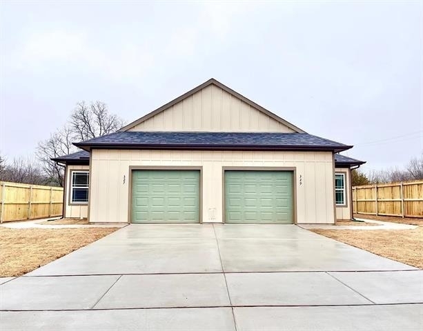 327 E Nelson Street - Photo 1