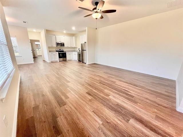 327 E Nelson Street - Photo 2