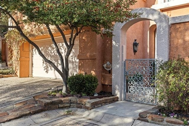 3424 Gillespie - Photo 2