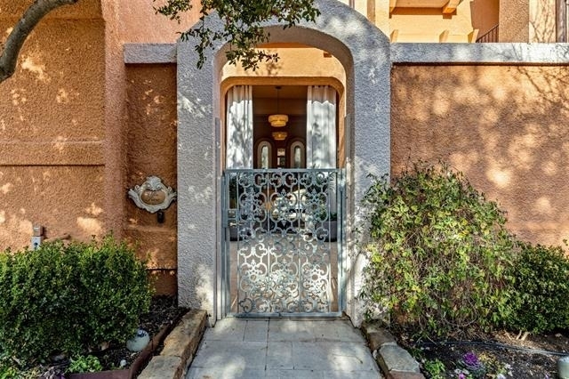 3424 Gillespie - Photo 3