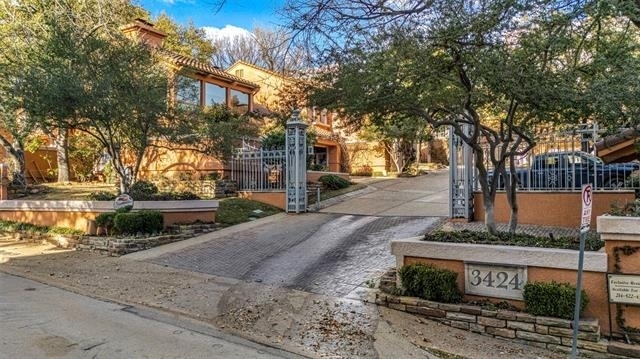 3424 Gillespie - Photo 0