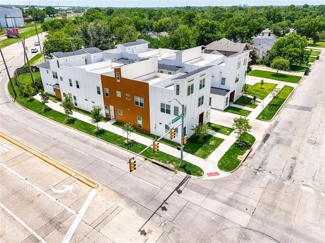 2505 Benbrook Boulevard - Photo 2