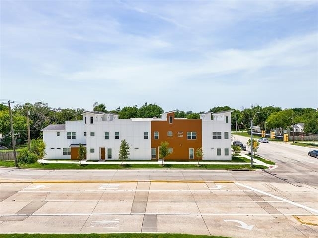 2505 Benbrook Boulevard - Photo 1
