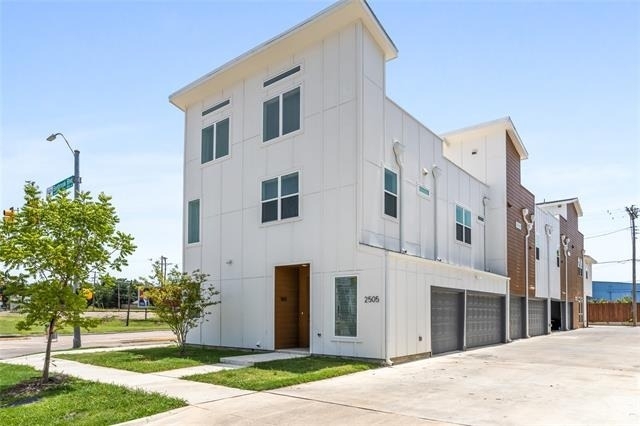 2505 Benbrook Boulevard - Photo 0