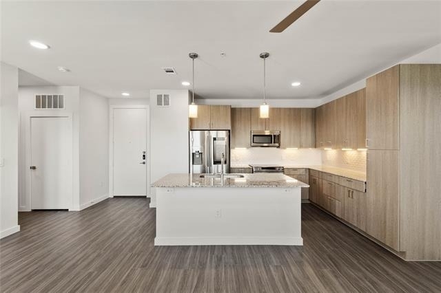 1500 N Fitzhugh Avenue - Photo 1