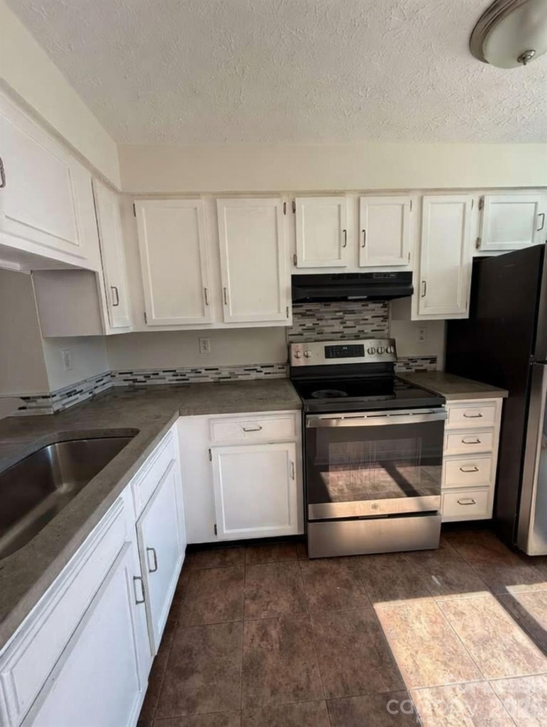 9432 Lexington Circle - Photo 2