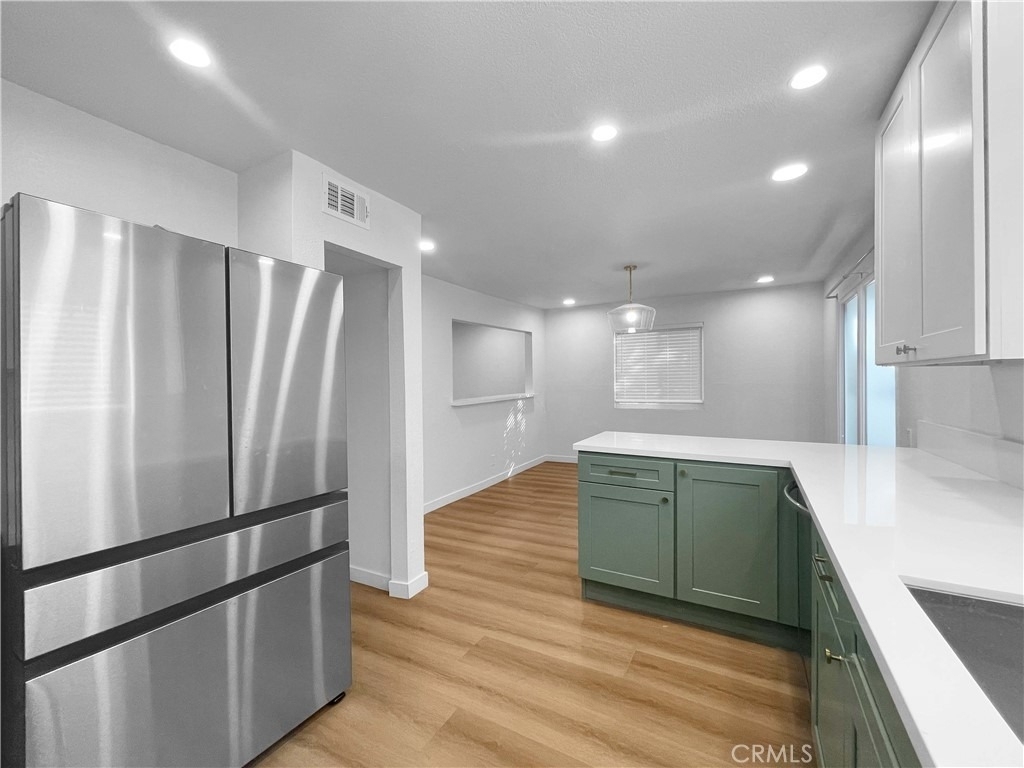 1335 W 139th - Photo 3