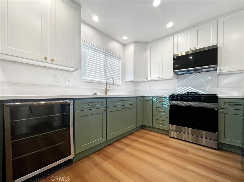 1335 W 139th - Photo 4