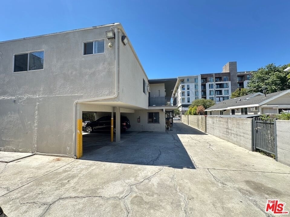1034 S Ardmore Avenue - Photo 8
