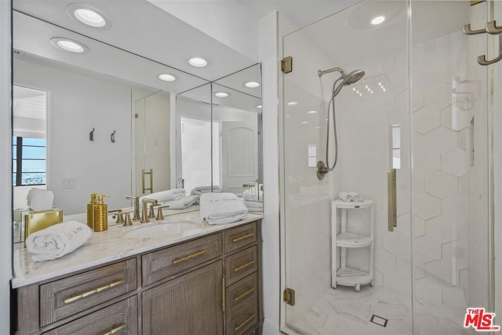 31500 Victoria Point Road - Photo 32