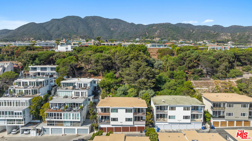 18111 Coastline Drive - Photo 14