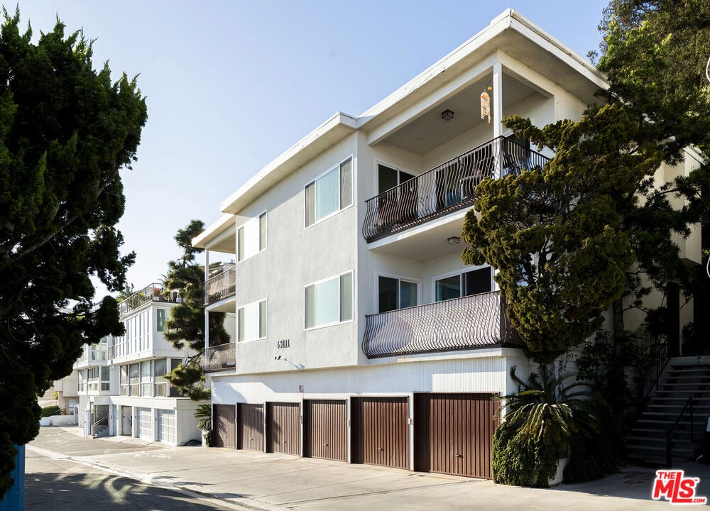 18111 Coastline Drive - Photo 2