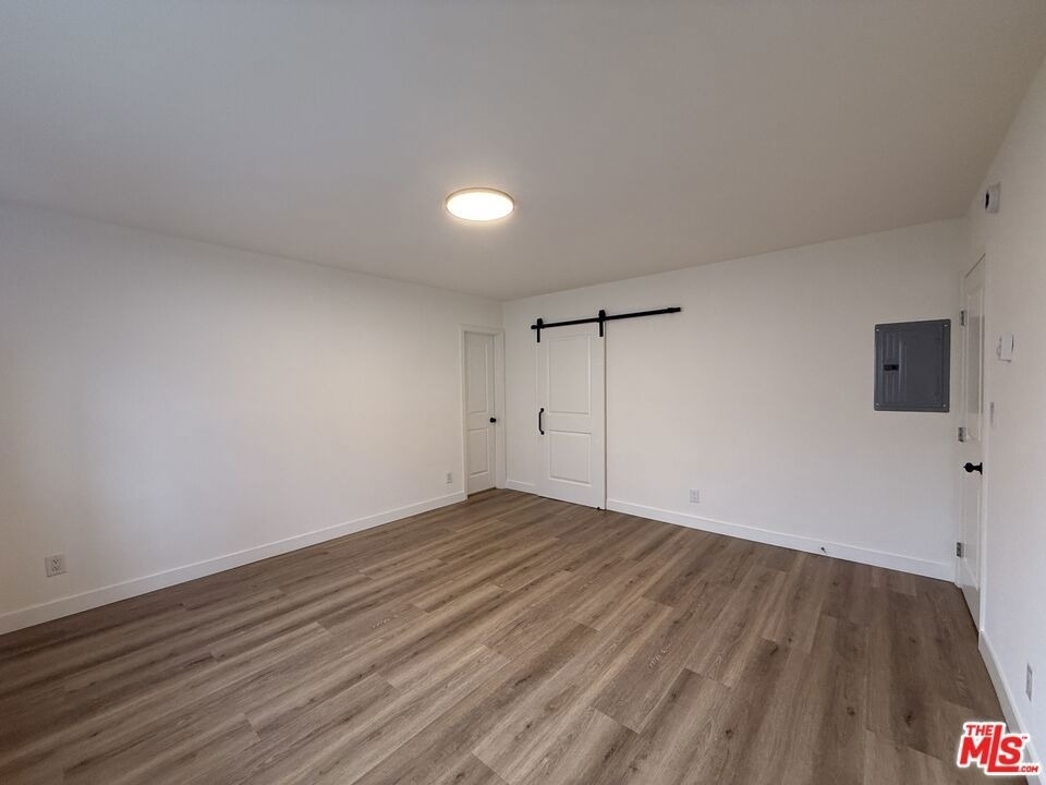 314 S Clark Drive - Photo 33
