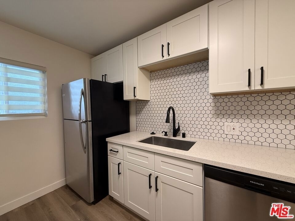 314 S Clark Drive - Photo 18
