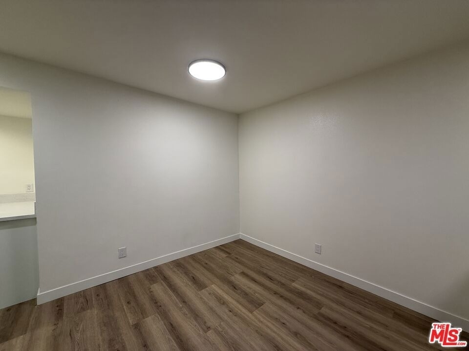 314 S Clark Drive - Photo 9