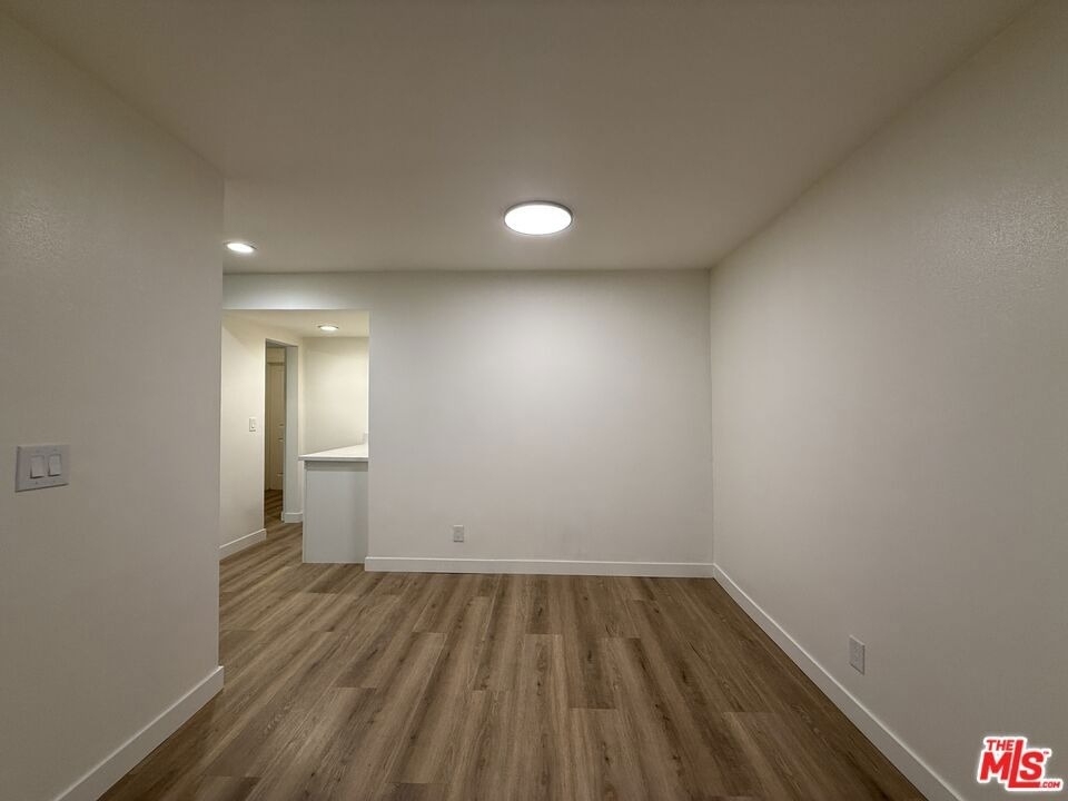 314 S Clark Drive - Photo 10