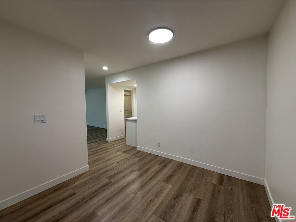 314 S Clark Drive - Photo 12