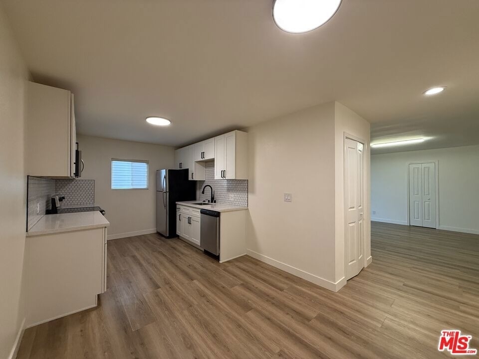 314 S Clark Drive - Photo 14