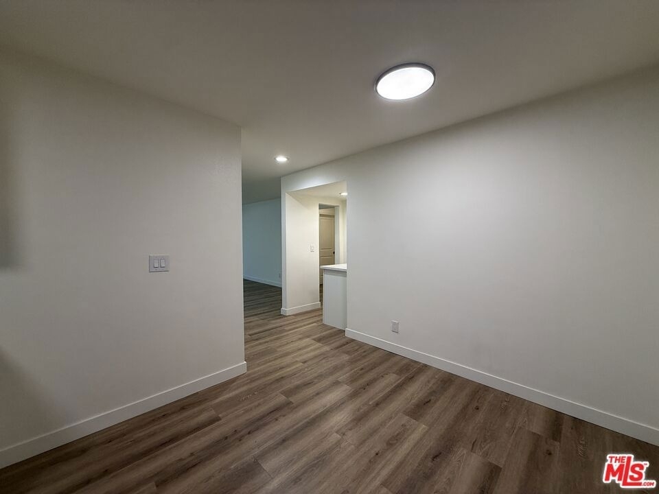 314 S Clark Drive - Photo 11