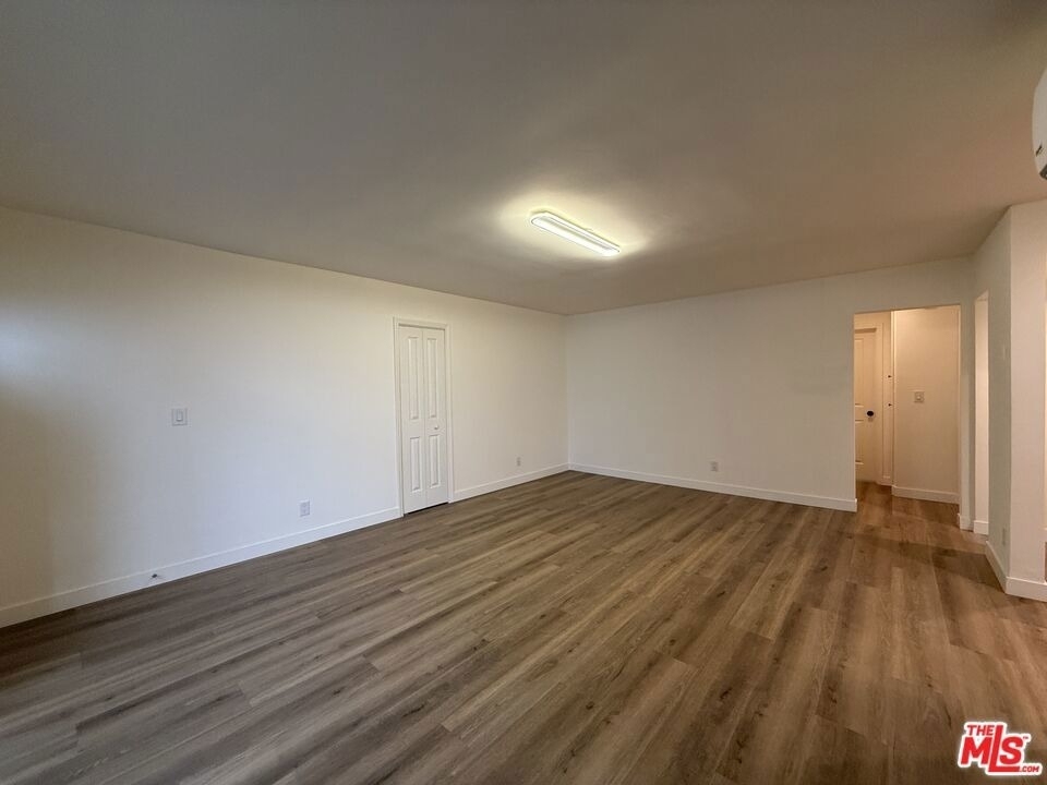 314 S Clark Drive - Photo 2