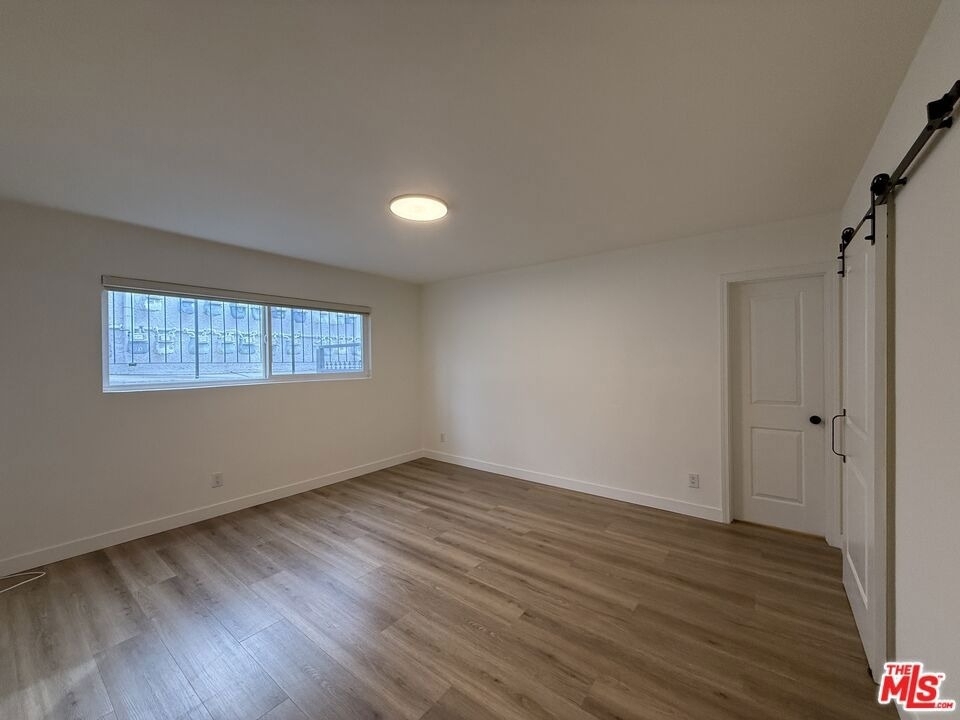 314 S Clark Drive - Photo 31