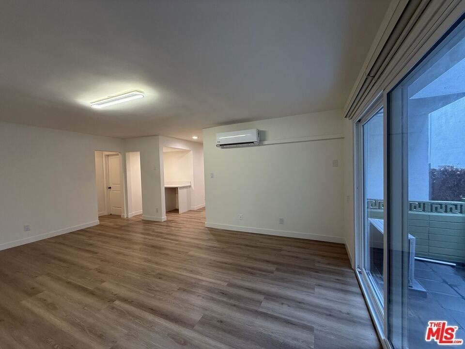 314 S Clark Drive - Photo 4
