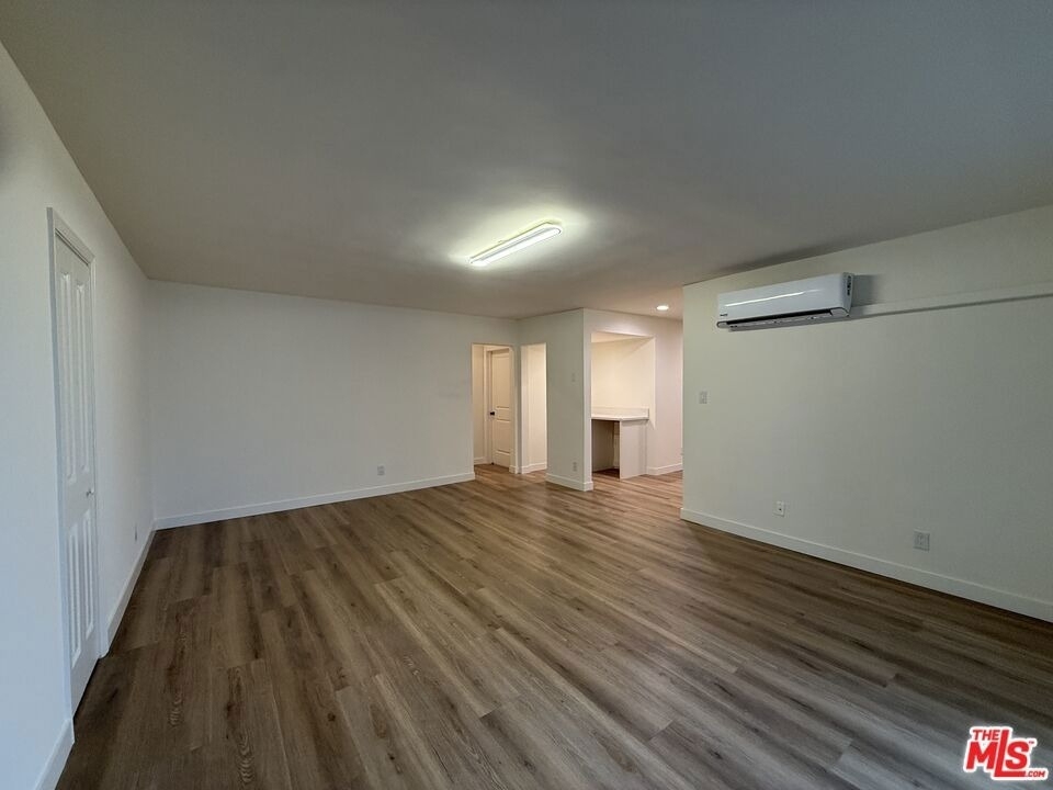 314 S Clark Drive - Photo 5