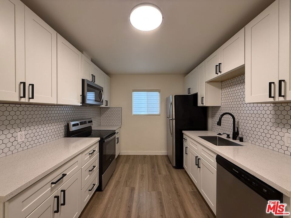 314 S Clark Drive - Photo 16