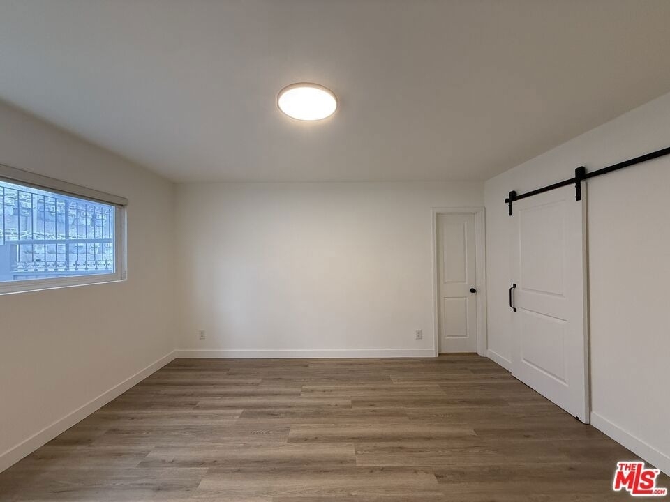 314 S Clark Drive - Photo 32