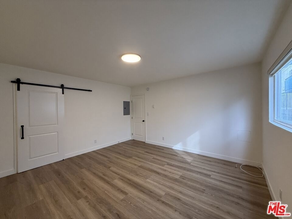 314 S Clark Drive - Photo 35