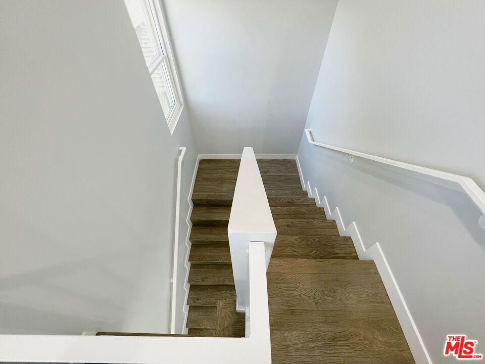2641 S Budlong Avenue - Photo 8