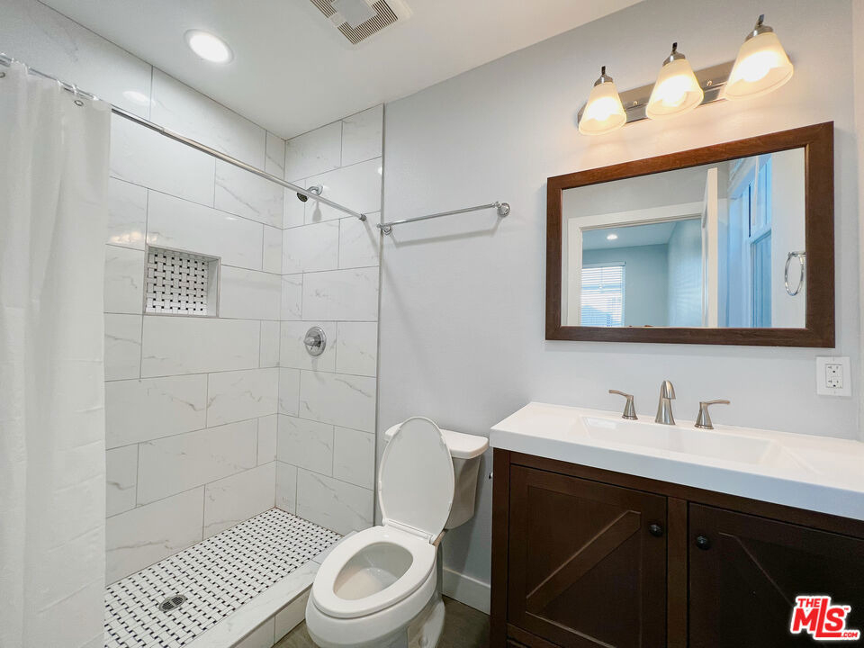 2641 S Budlong Avenue - Photo 10