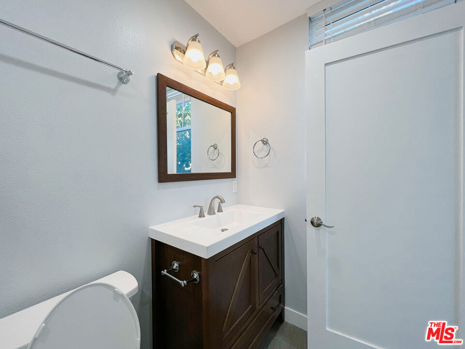 2641 S Budlong Avenue - Photo 19