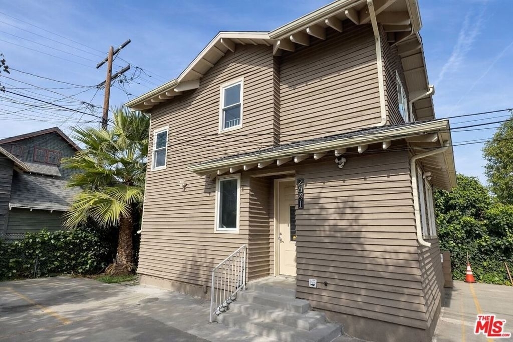 2641 S Budlong Avenue - Photo 0